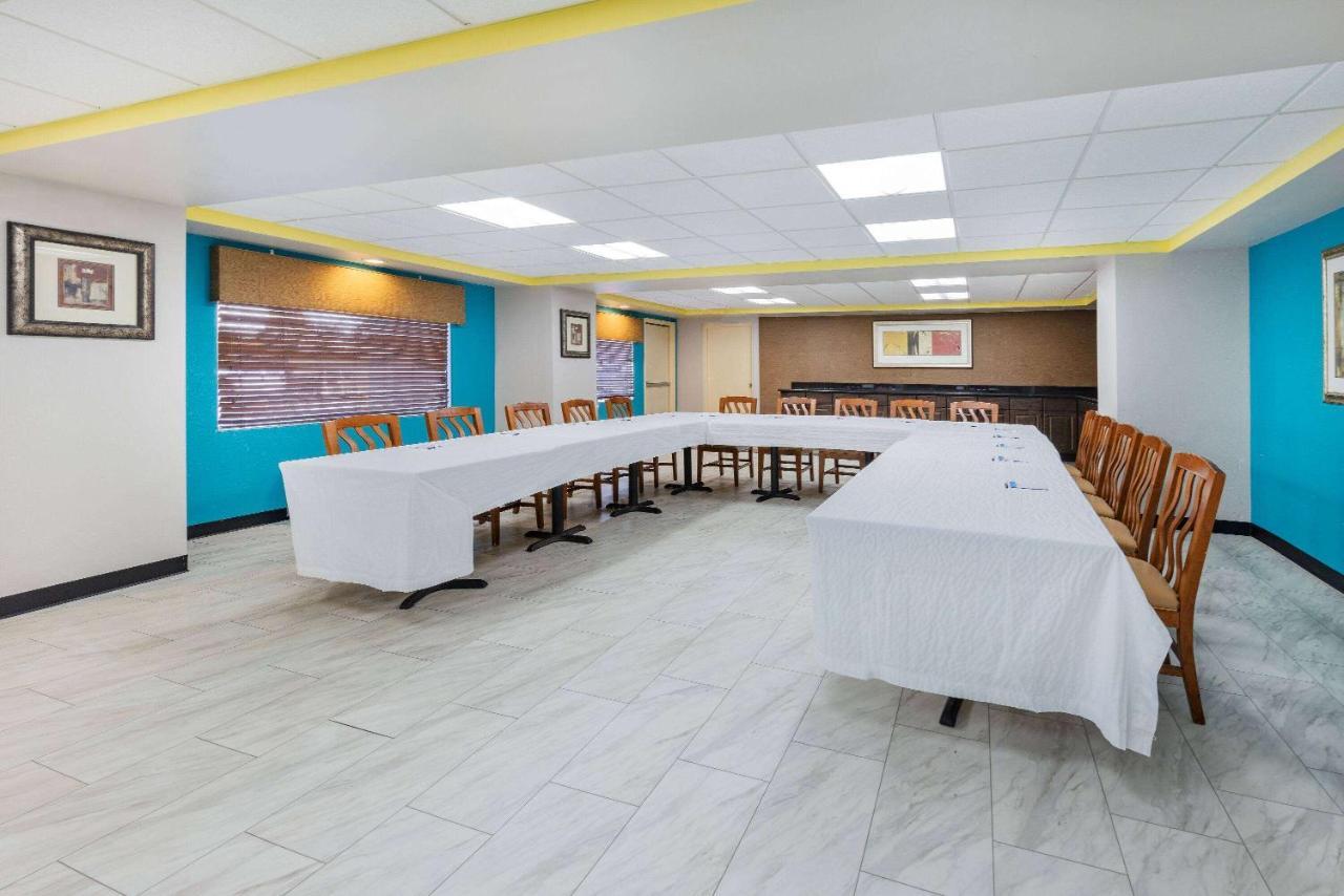 Hotel Days By Wyndham North *